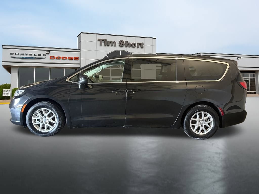 Used 2023 Chrysler Pacifica Touring-L image 2