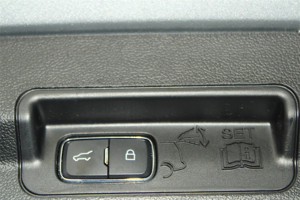 Used 2020 Ford Explorer XLT w/ Comfort Package image 33