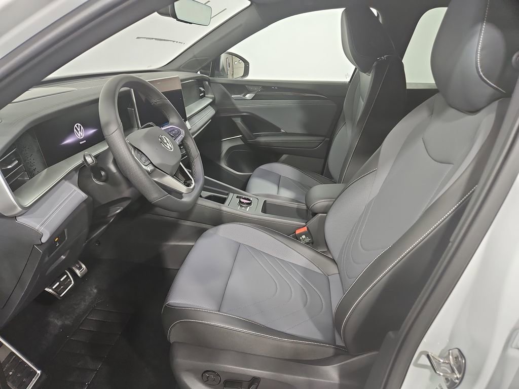 New 2026 Volkswagen Tiguan SE R-Line image 9