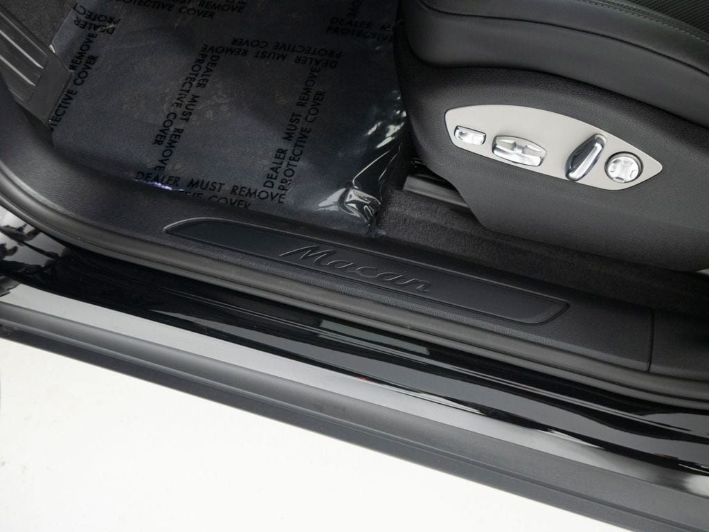 New 2026 Porsche Macan AWD/4WD image 23