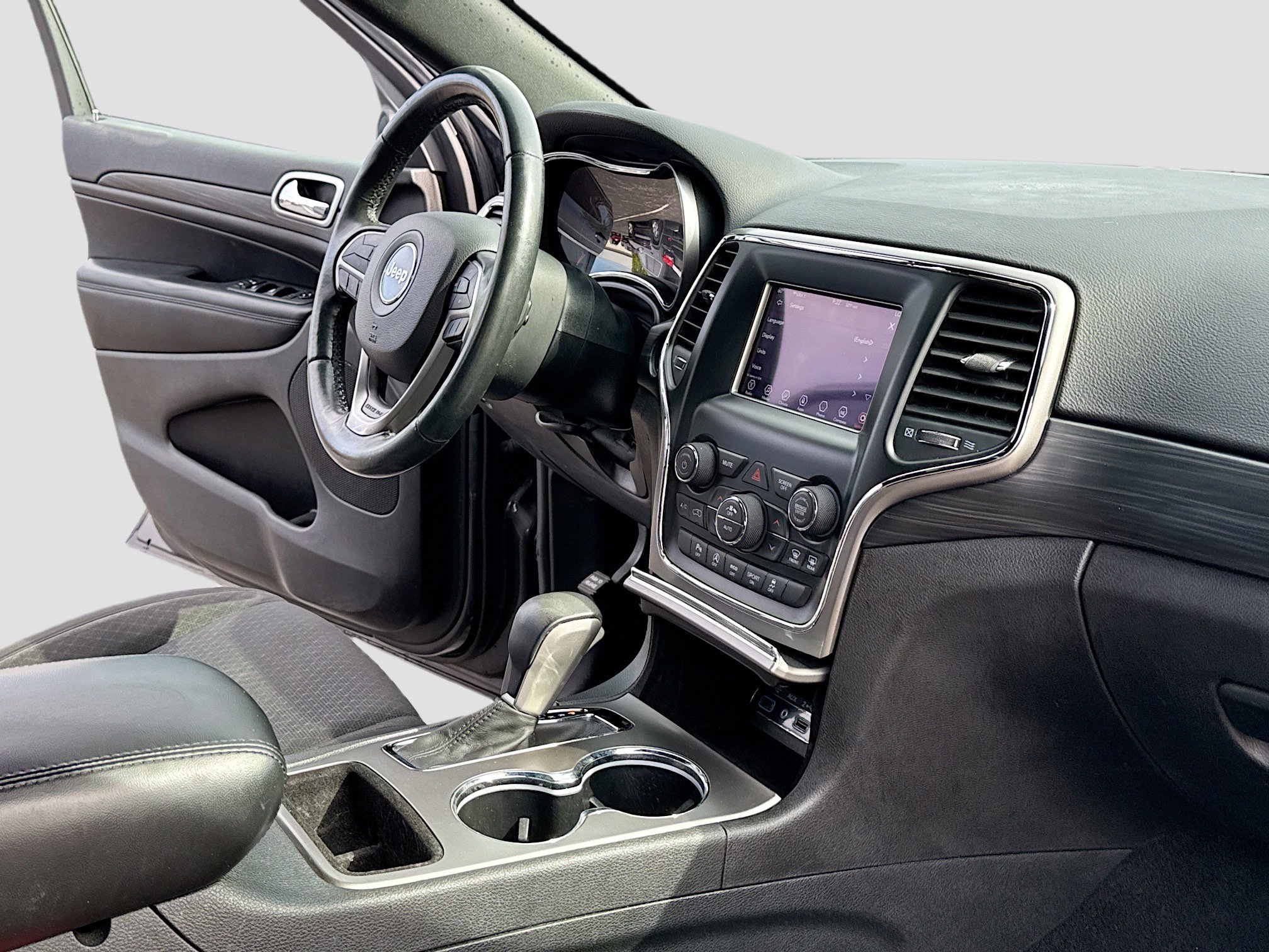 Used 2019 Jeep Grand Cherokee Laredo AWD/4WD image 5