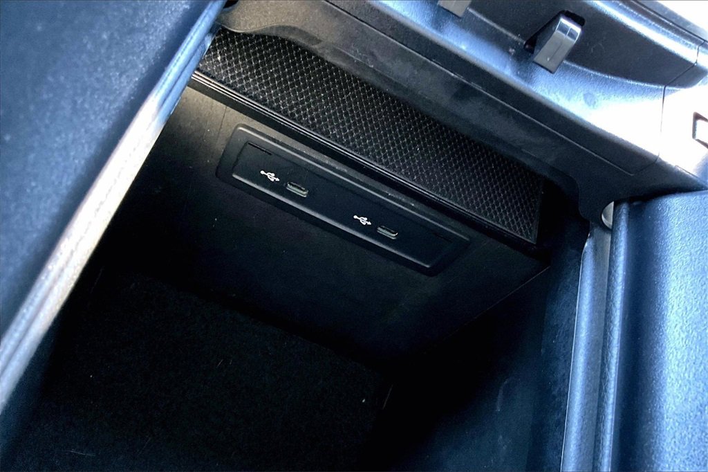 Used 2021 Mercedes-Benz GLC 300 4MATIC image 32