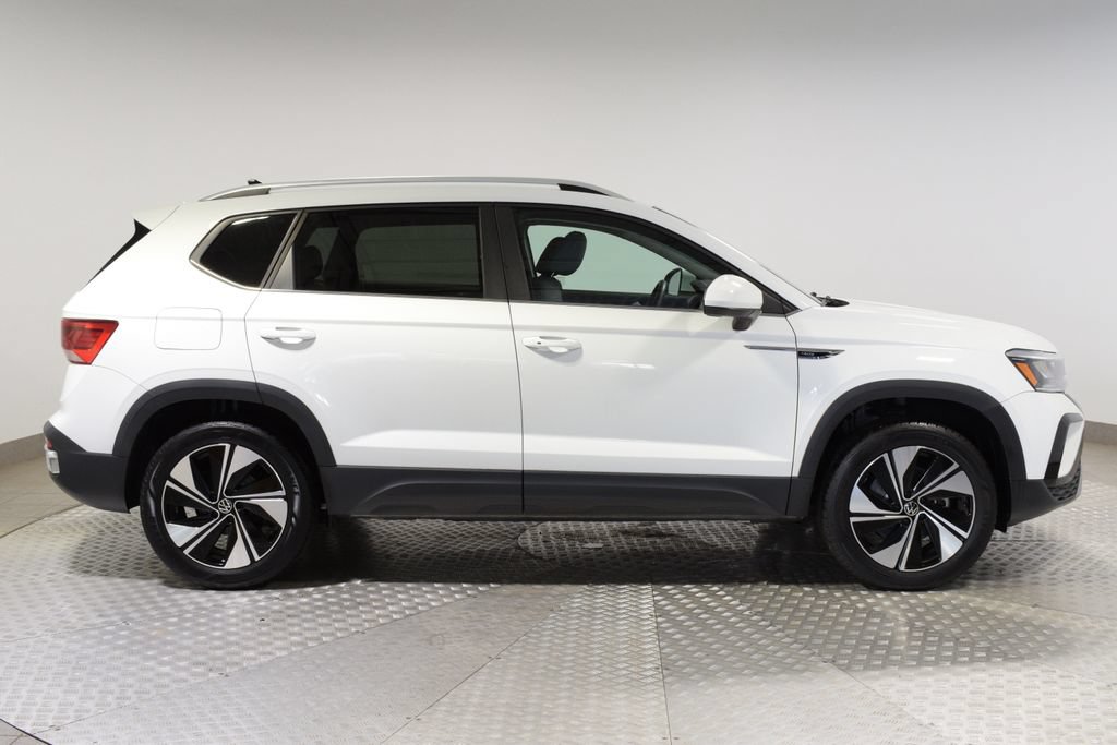 Used 2023 Volkswagen Taos SE AWD/4WD image 2