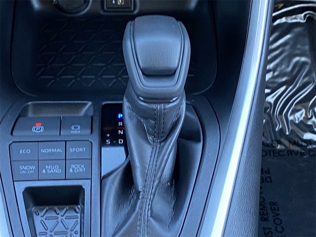 Certified 2025 Toyota RAV4 LE image 31