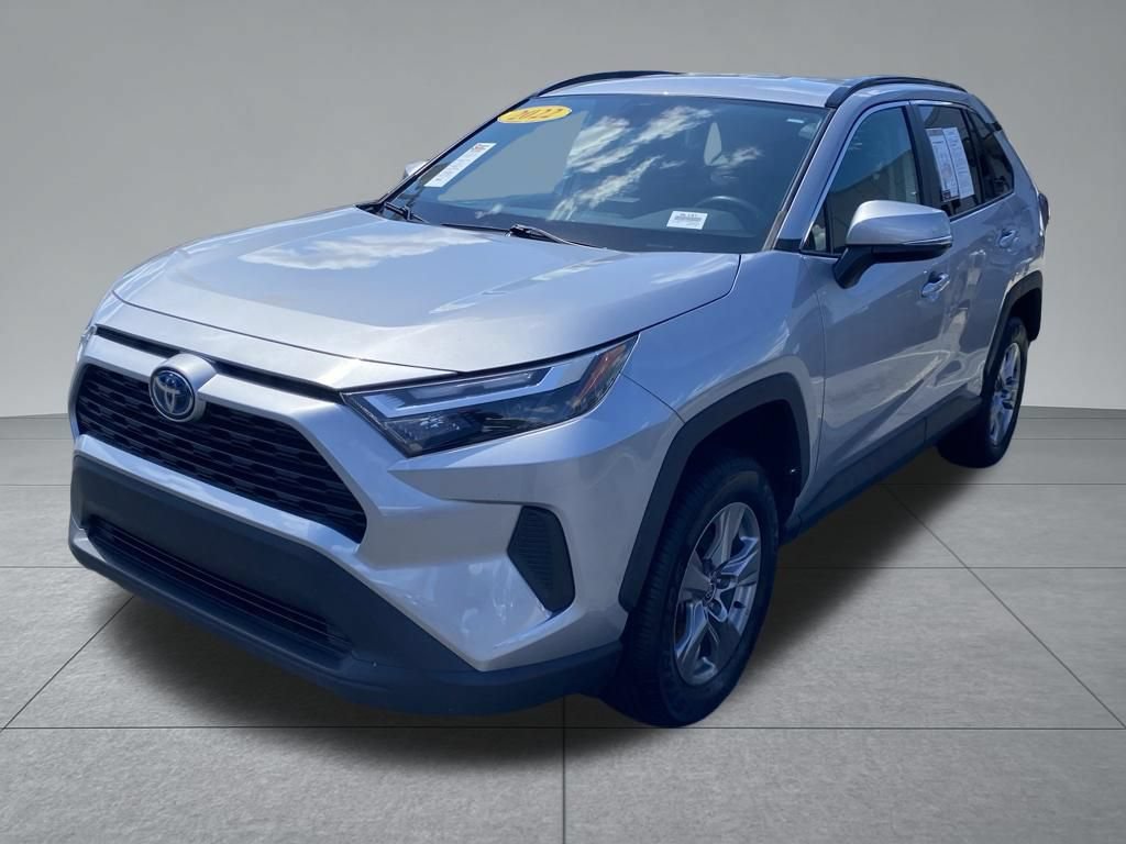 Used 2022 Toyota RAV4 XLE AWD/4WD image 2