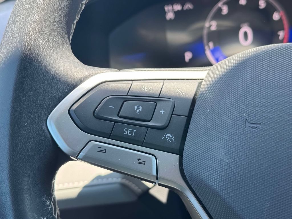Used 2024 Volkswagen Taos SE w/ Panoramic Sunroof Package AWD/4WD image 20