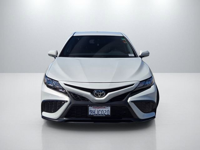 Used 2023 Toyota Camry SE image 2