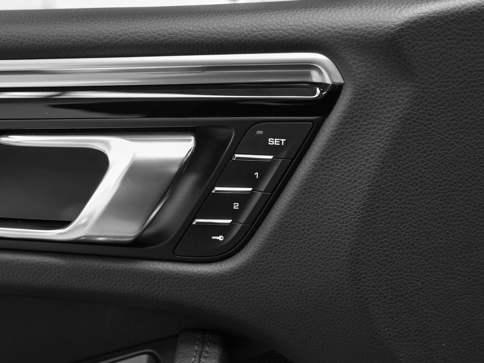 Certified 2022 Porsche Macan image 25