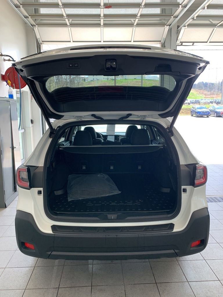 Certified 2025 Subaru Outback Onyx Edition XT w/ Popular Package #2 image 9