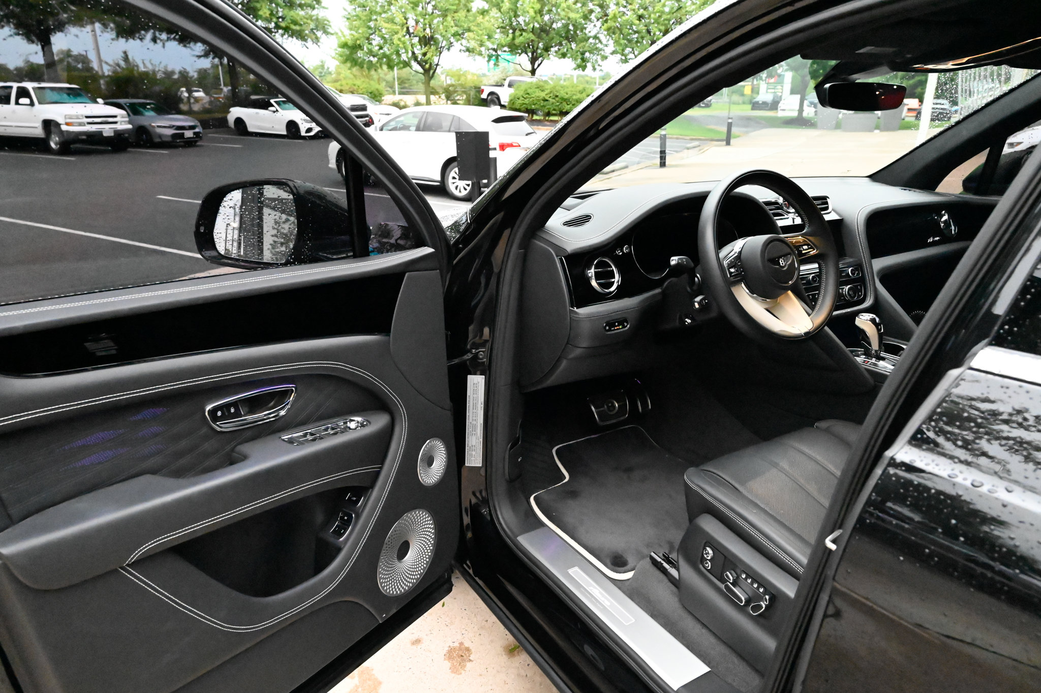 Used 2025 Bentley Bentayga AWD/4WD image 15