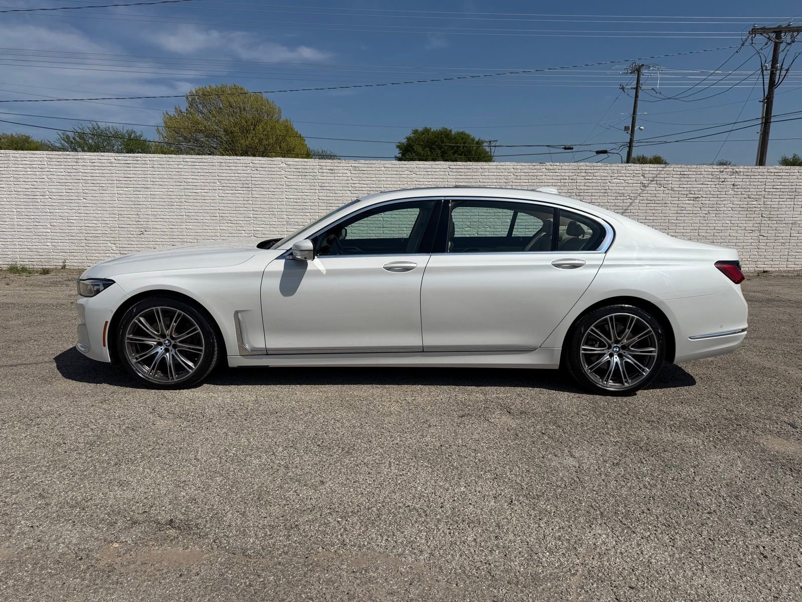 Used 2021 BMW 740i RWD image 3