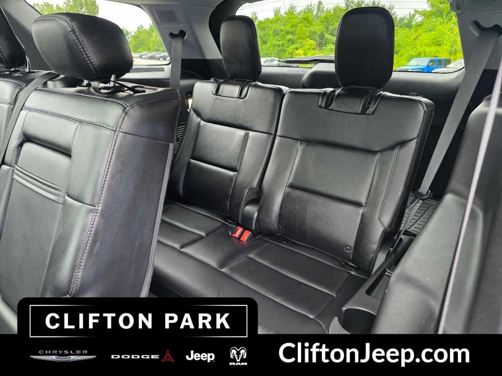 Used 2021 Ford Explorer Limited w/ Equipment Group 301A AWD/4WD image 14