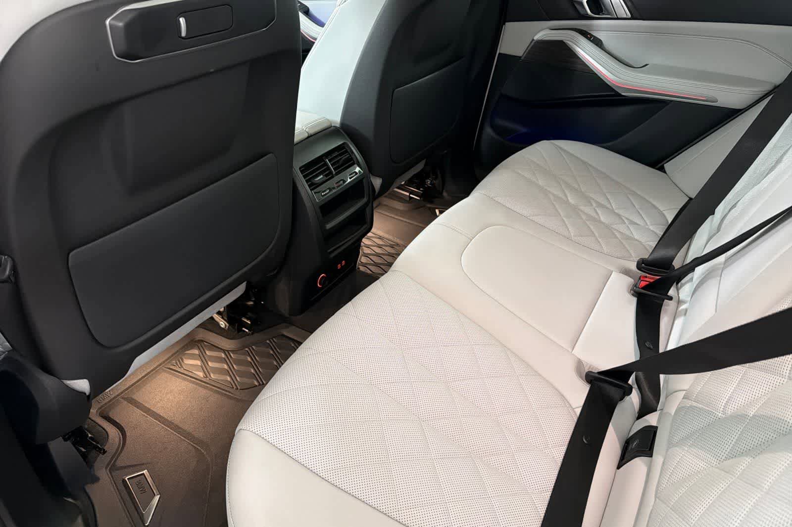 Used 2024 BMW X5 xDrive50e w/ Parking Assistance Package image 4