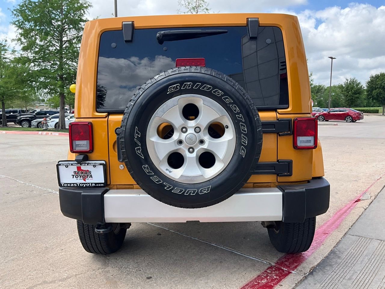 Used 2014 Jeep Wrangler Unlimited Sahara w/ Connectivity Group AWD/4WD image 7