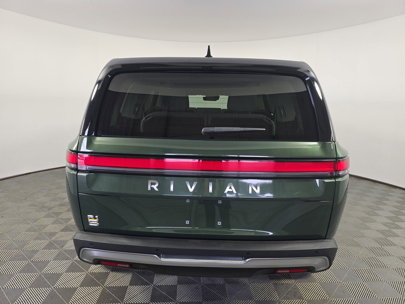 Used 2023 Rivian R1S Adventure AWD/4WD image 4