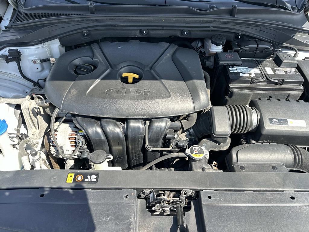 Used 2019 Hyundai Elantra GT FWD image 11
