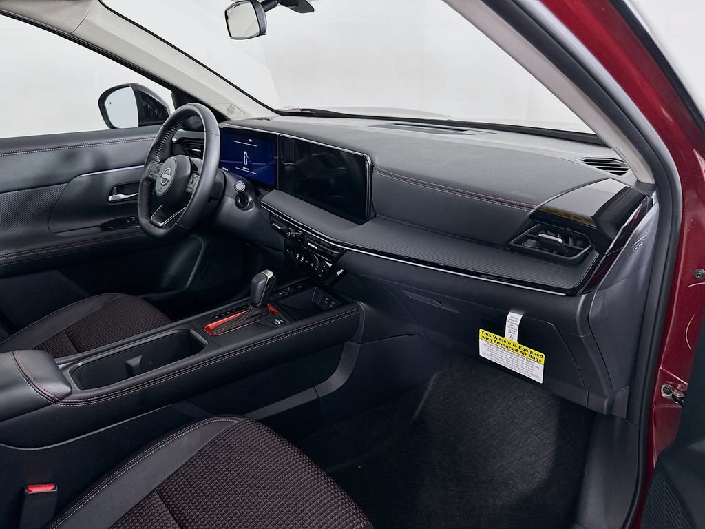Certified 2025 Nissan Kicks SR AWD/4WD image 35