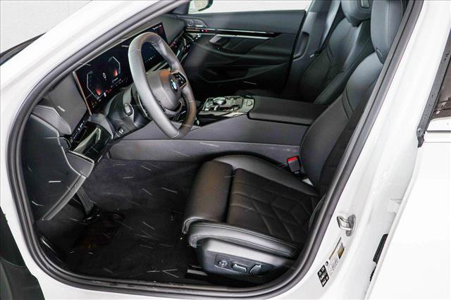 Used 2025 BMW 530i xDrive image 12