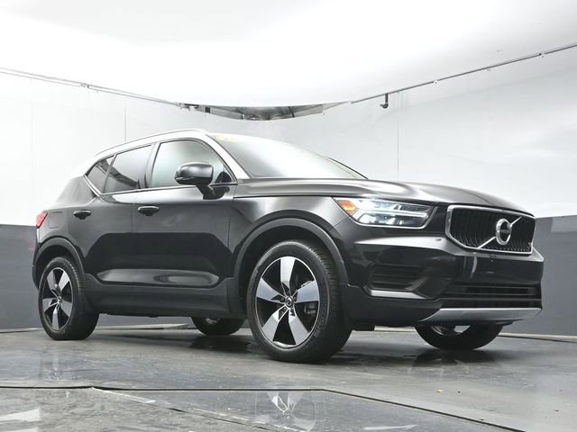 Used 2020 Volvo XC40 T5 Momentum w/ Premium Package image 34