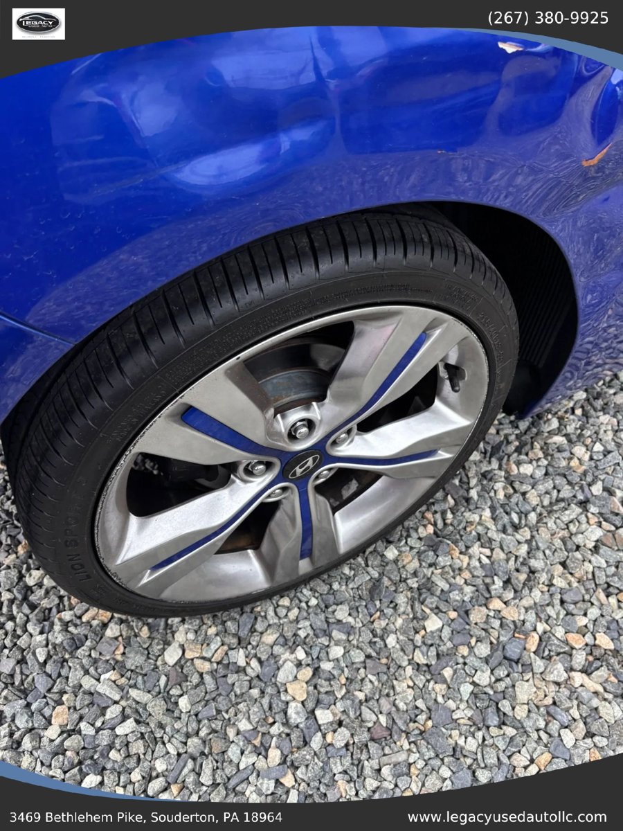 Used 2012 Hyundai Veloster w/ Style Pkg FWD image 35