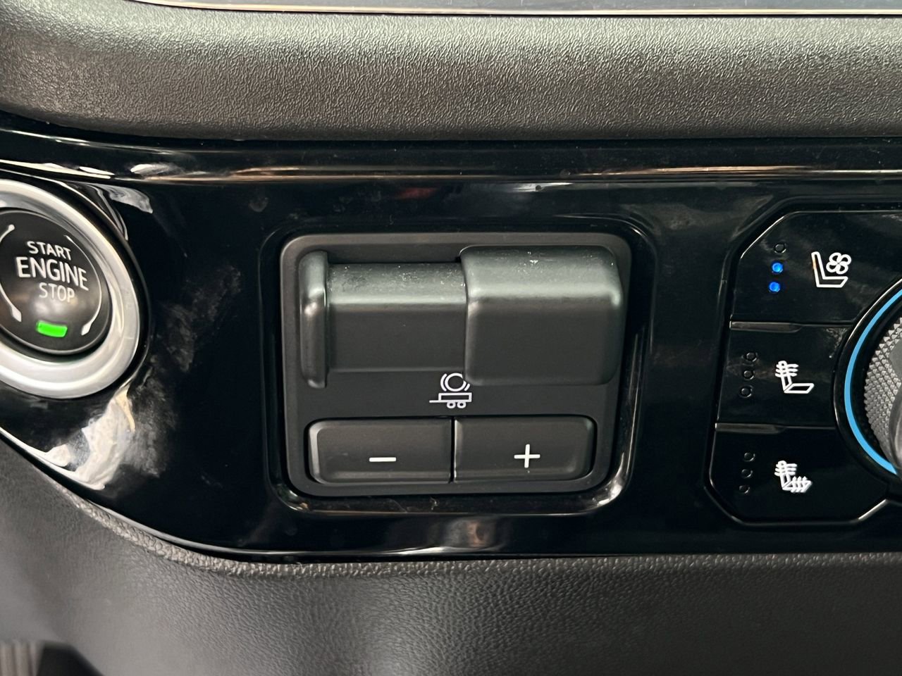 Used 2024 Chevrolet Silverado 2500 LTZ w/ LTZ Plus Package image 23