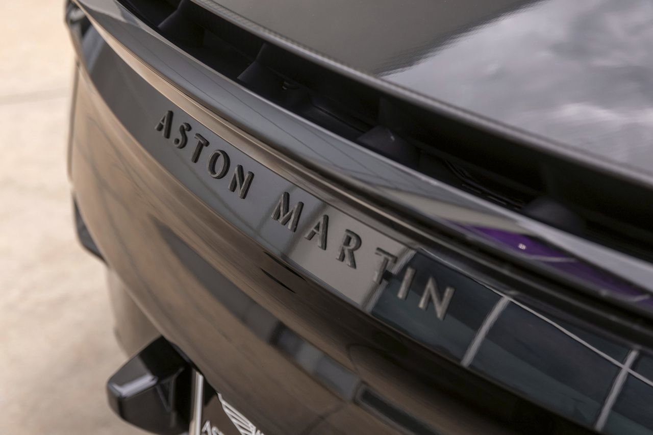 Used 2019 Aston Martin DBS Superleggera image 11