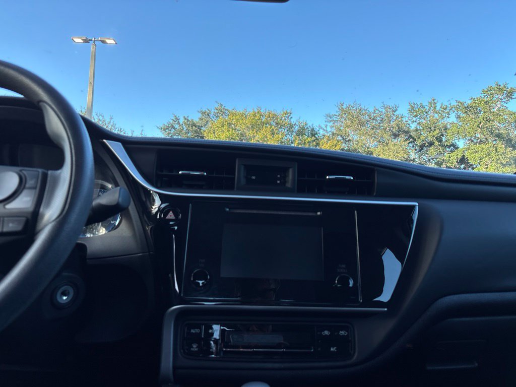 Used 2019 Toyota Corolla LE FWD image 22