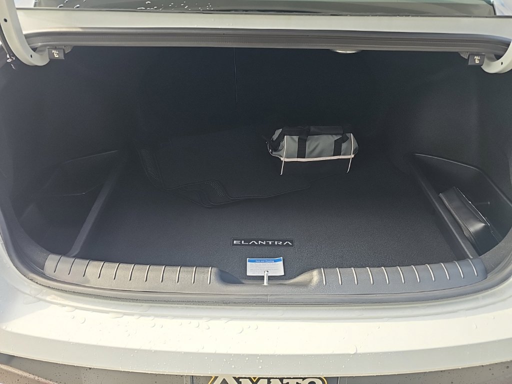 New 2026 Hyundai Elantra Limited FWD image 35
