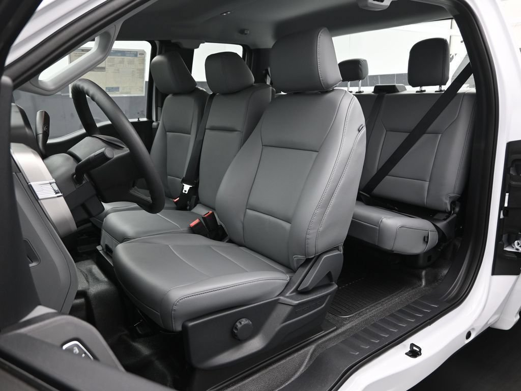 New 2026 Ford F250 XL w/ XL Chrome Package RWD image 8