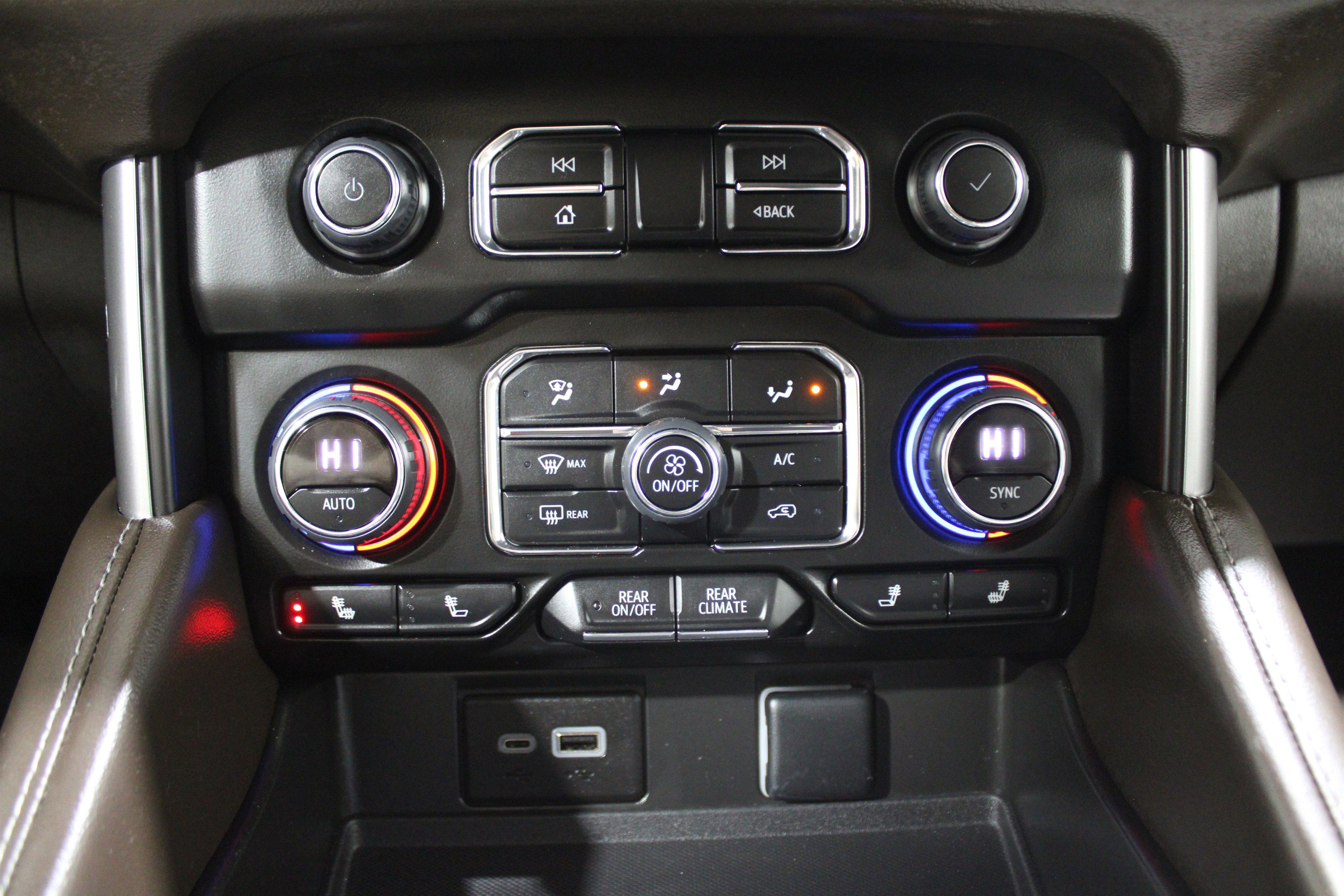 Used 2024 Chevrolet Tahoe LT w/ Luxury Package image 23