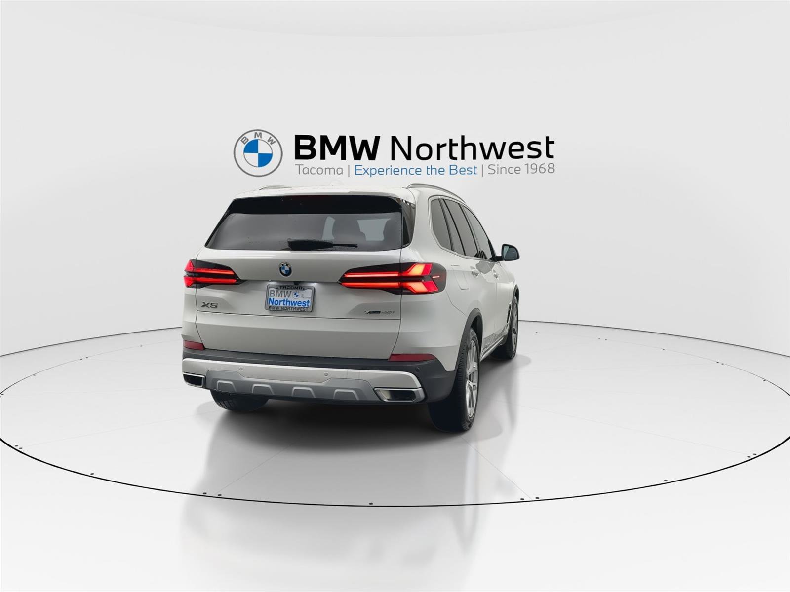Used 2024 BMW X5 xDrive40i w/ Premium Package image 2