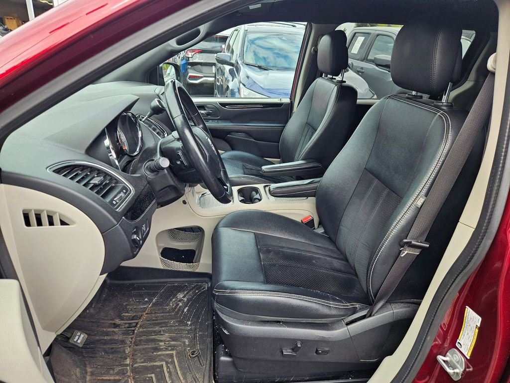 Used 2018 Dodge Grand Caravan SXT FWD image 12