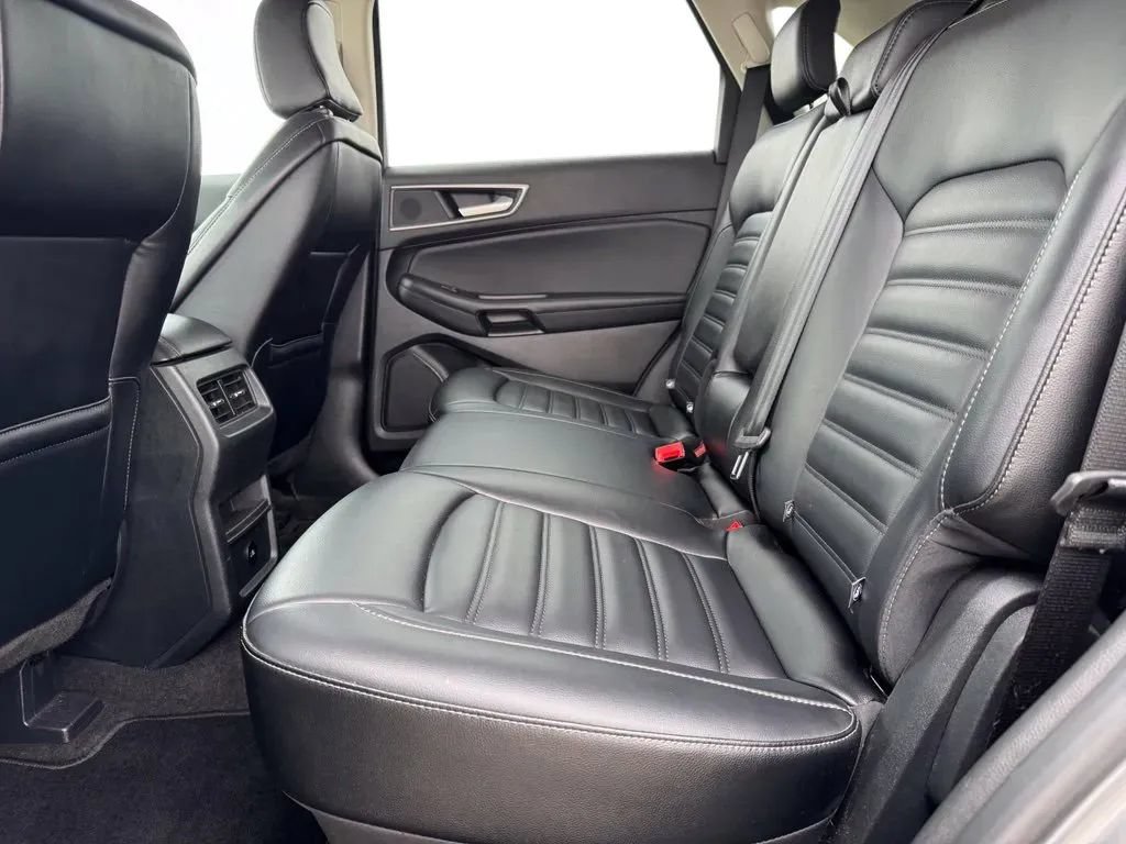 Used 2024 Ford Edge SEL AWD/4WD image 17