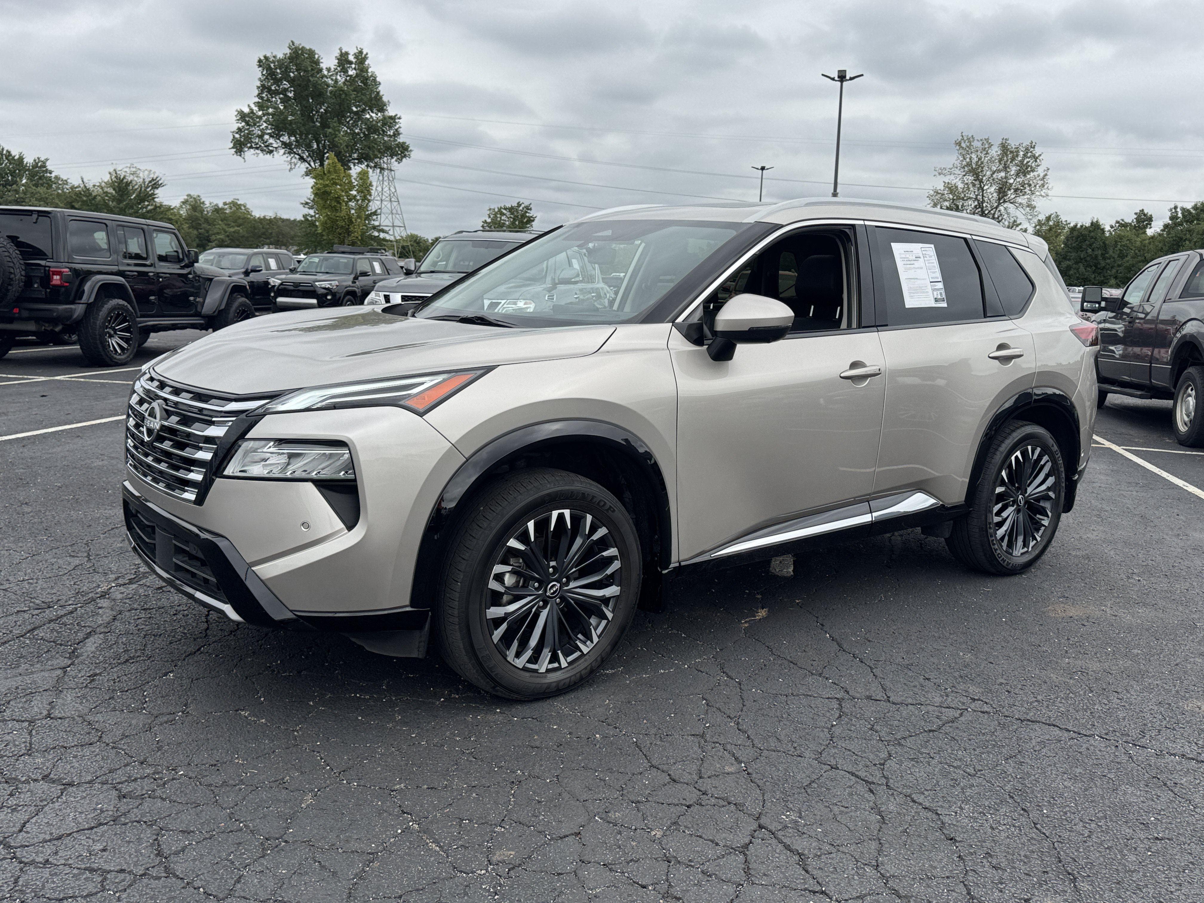 Used 2024 Nissan Rogue Platinum w/ Platinum Premium Package AWD/4WD image 35