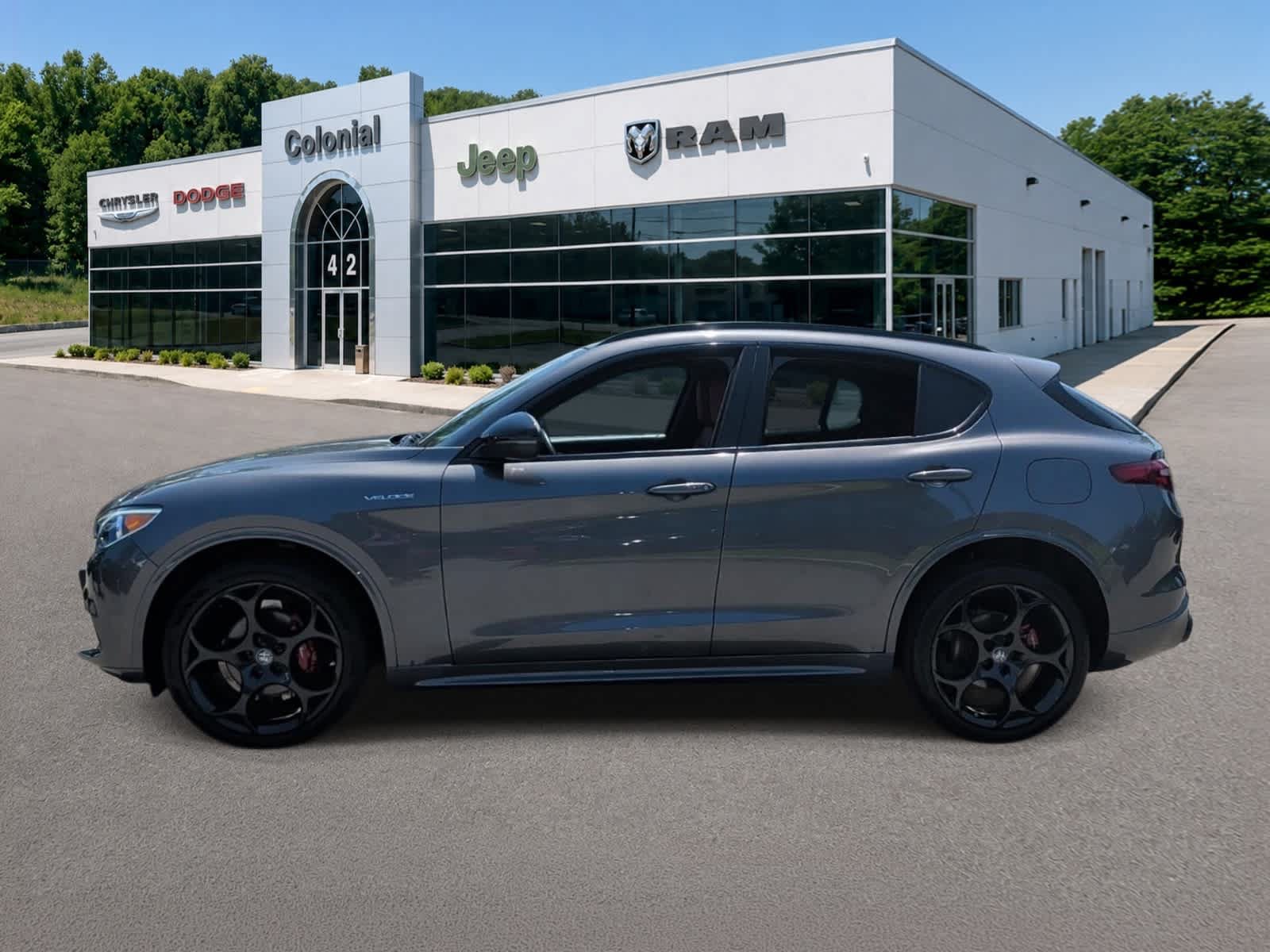 Used 2023 Alfa Romeo Stelvio Veloce AWD/4WD image 3