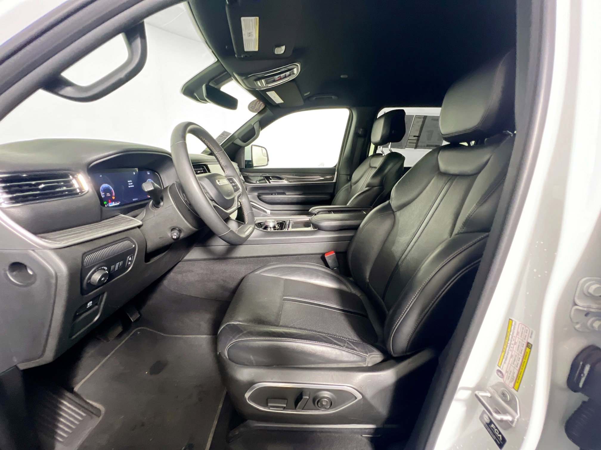Used 2022 Jeep Wagoneer Series II AWD/4WD image 14