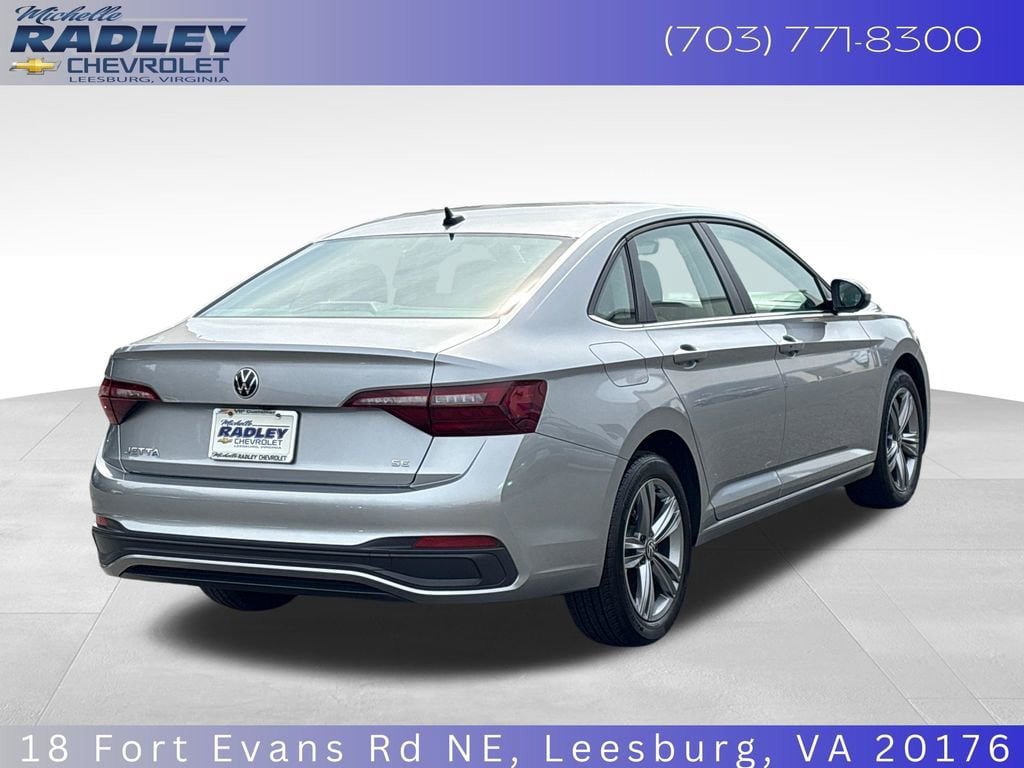 Used 2024 Volkswagen Jetta SE FWD image 6