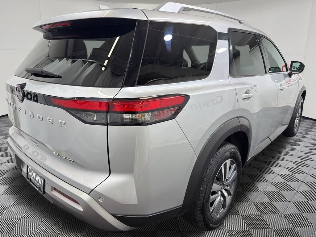 Used 2025 Nissan Pathfinder SL AWD/4WD image 6