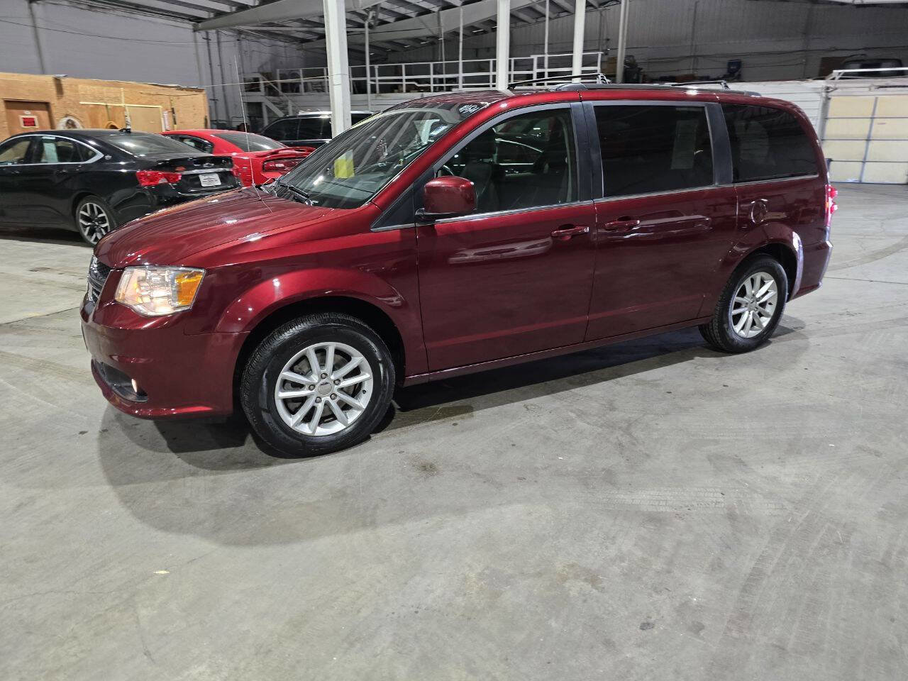 Used 2019 Dodge Grand Caravan SXT image 2