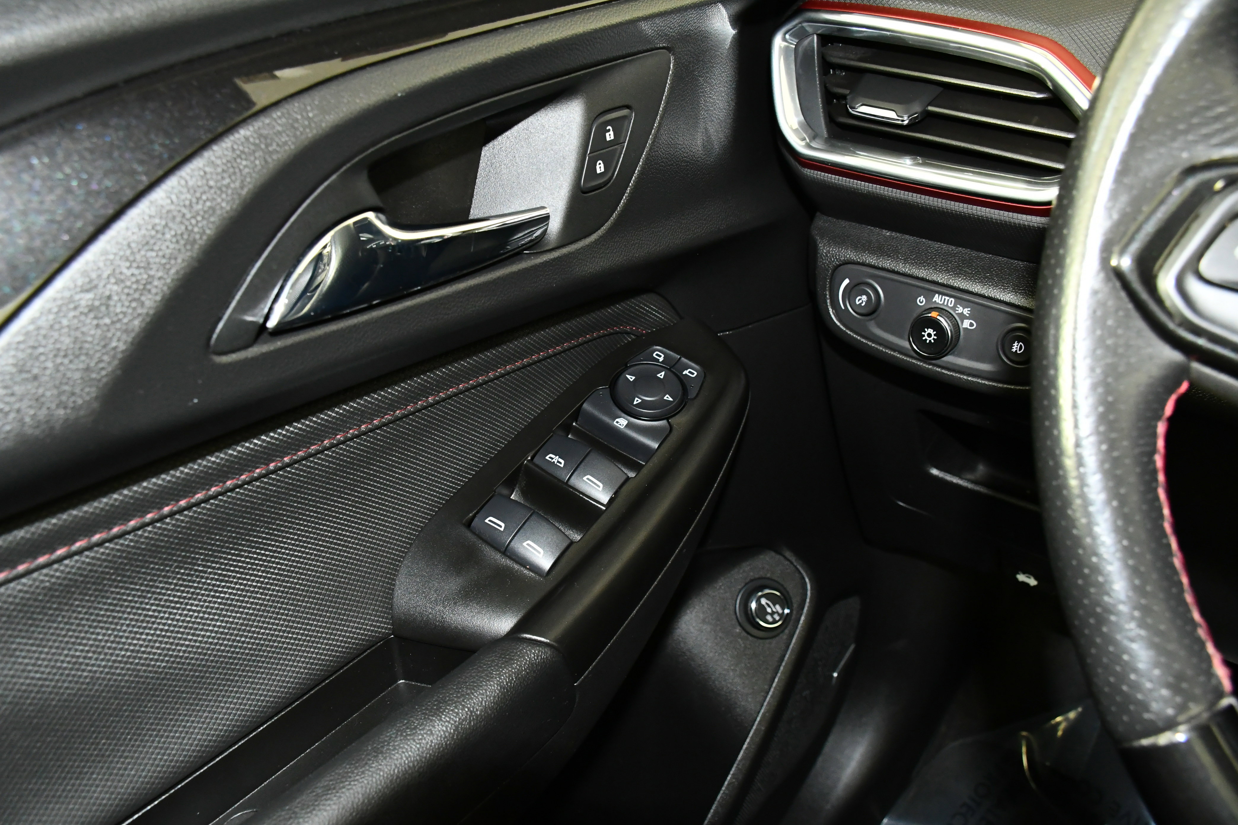 Used 2021 Chevrolet TrailBlazer RS w/ Sun and Liftgate Package image 33