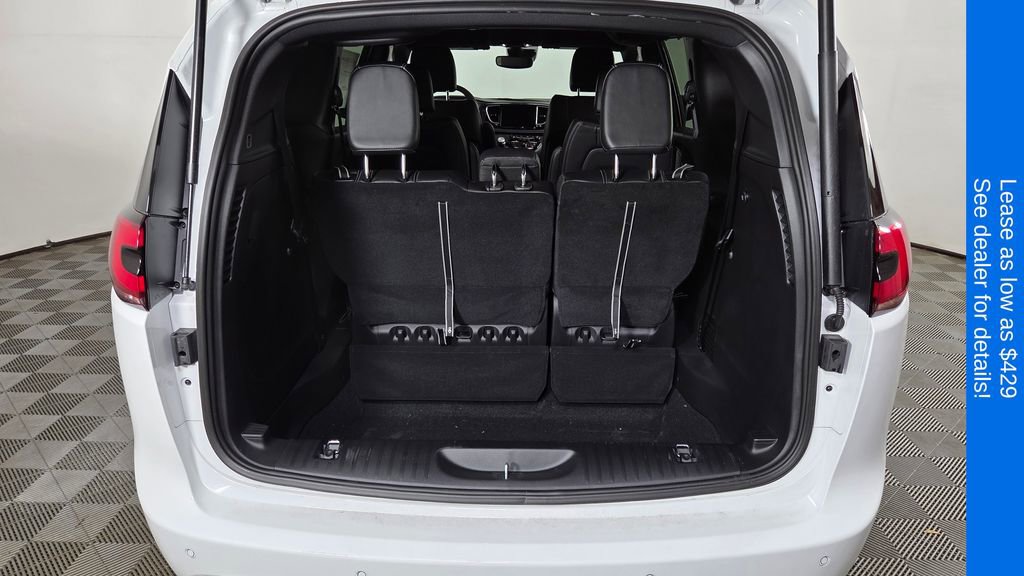New 2025 Chrysler Pacifica Select w/ Fav Edition Package FWD image 10