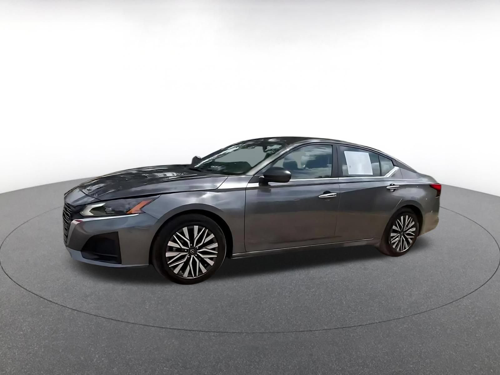 Used 2025 Nissan Altima 2.5 SV FWD image 8