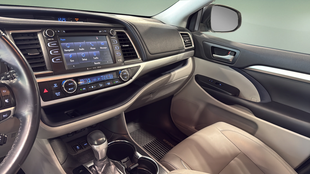 Used 2019 Toyota Highlander XLE AWD/4WD image 27
