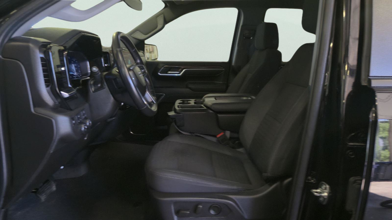 Used 2025 Chevrolet Silverado 1500 RST AWD/4WD image 13