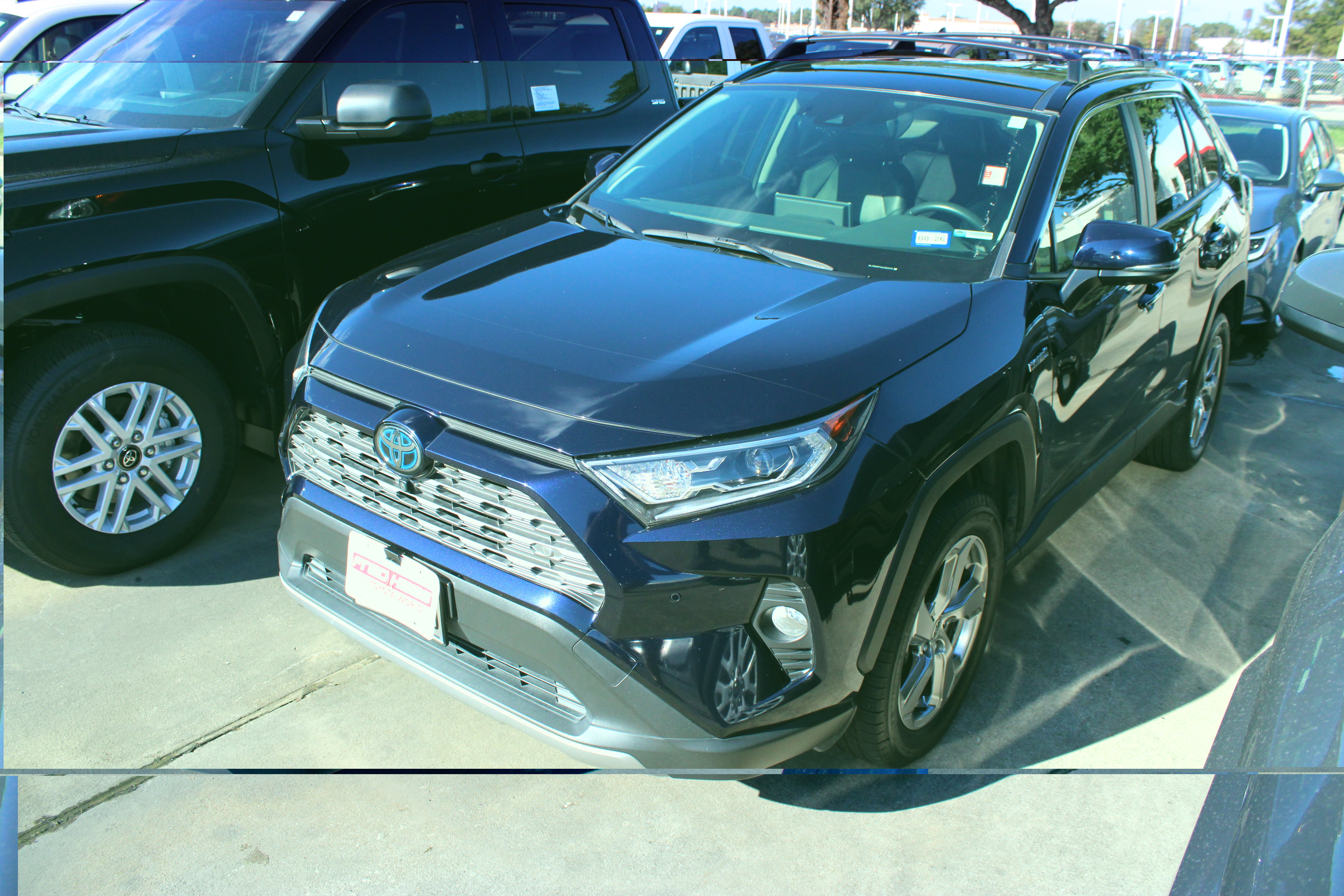 Used 2020 Toyota RAV4 Limited AWD/4WD image 6