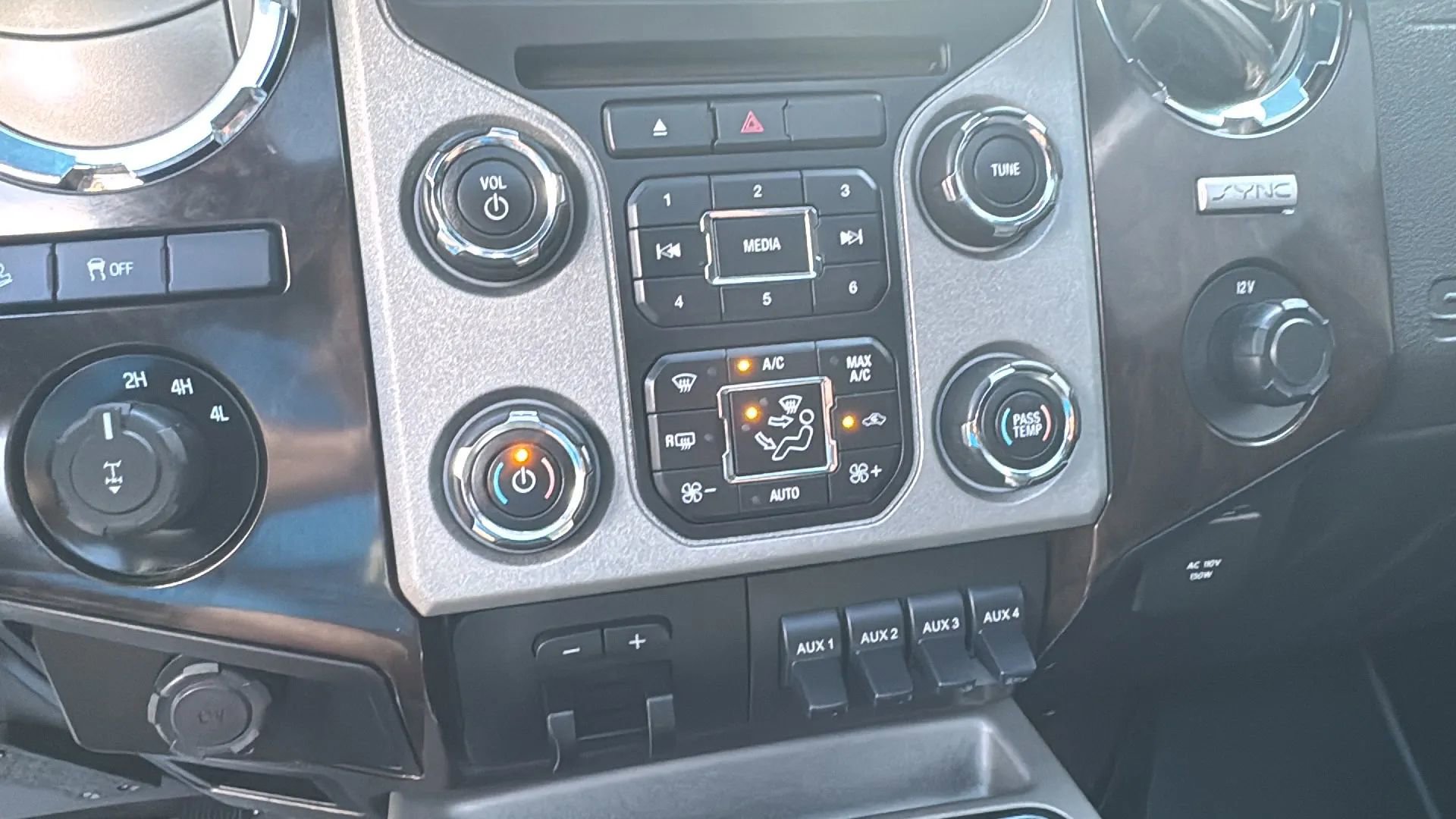 Used 2016 Ford F250 Platinum w/ FX4 Off-Road Package image 21