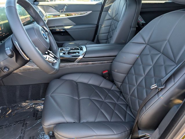 Used 2023 BMW 740i image 17