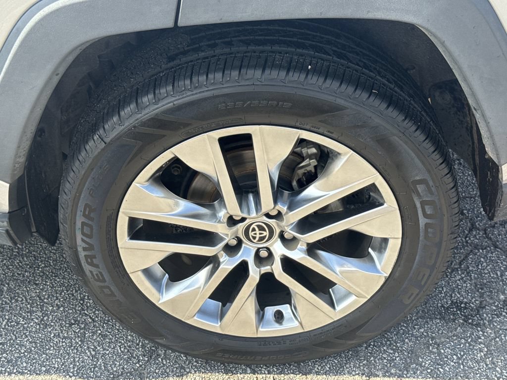 Used 2021 Toyota RAV4 XLE Premium FWD image 19