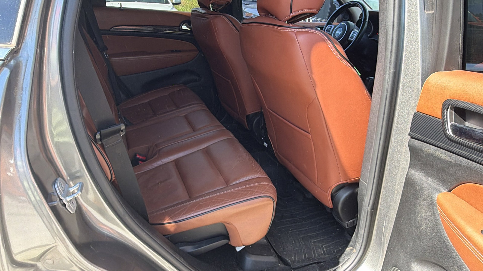 Used 2012 Jeep Grand Cherokee Overland Summit RWD image 22
