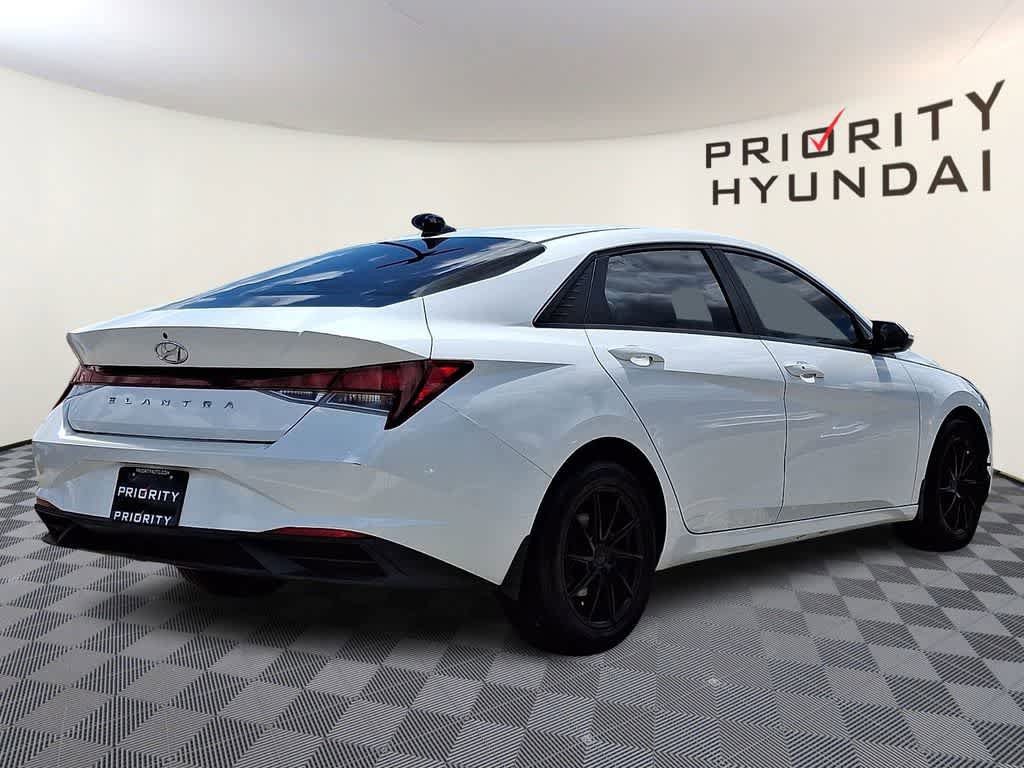 Used 2022 Hyundai Elantra SEL w/ Convenience Package FWD image 4